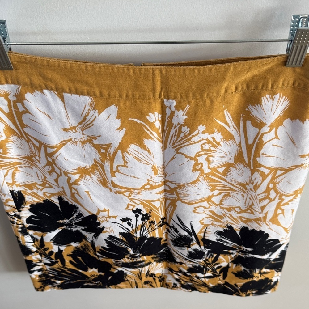 π Floral Skirt in Mustard & White - Picture 3 of 6